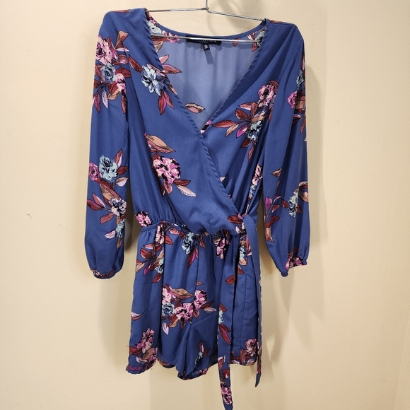 One Clothing Floral Blue Short Romper Size S - Picture 1 of 10